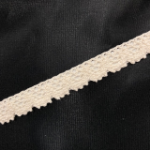 Obrázok z Čipka samolepiace krémová 1,5 cm x 1,8 m 