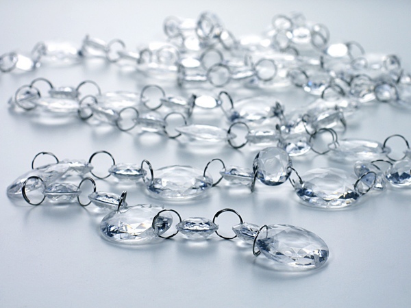 Girlanda krystaly průhledné 18 až 30 mm x 1 m