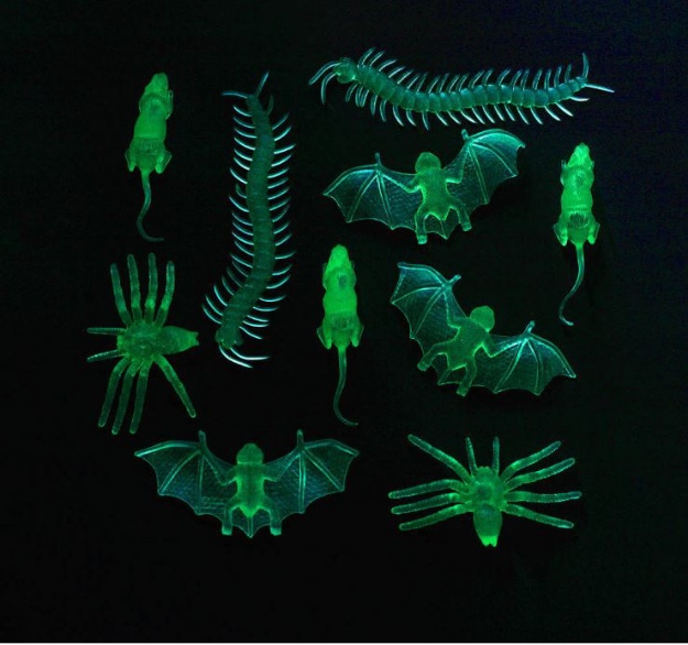 Obrázek z Halloweenská dekorace svíticí hmyz ve tmě 10 ks 