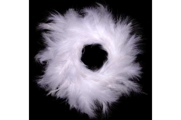 Obrázok z Závesná dekorácia z peria - Venček 20 cm - biely