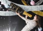 Obrázok z Foliový balonek Láhev sektu Happy New Year - Černo-zlatá 98 cm