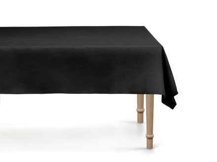 Černý plastový ubrus 137 × 183 cm rozprostřený na stole
