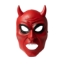 Červená plastová maska čerta s černými detaily a gumičkou, rozměr 21 × 15 cm