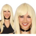 Blond paruka jako stylový doplněk ke kostýmu na karneval nebo disco party