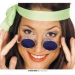 Žena s čelenkou a modrými lenonkami ve stylu 60. let