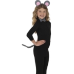 Holčička v kostýmu myšky s čelenkou a ocáskem