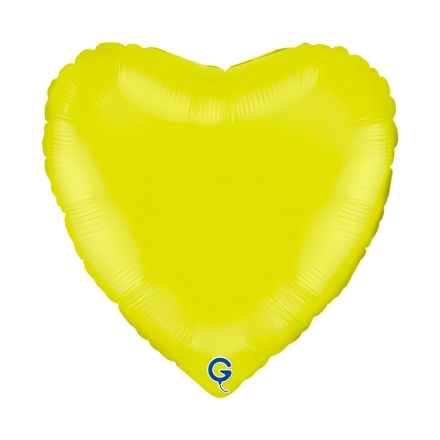 Matně limetkově zelený fóliový balonek ve tvaru srdce jako elegantní dekorace na oslavu