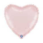 Světle růžový balonek ve tvaru srdce jako jemná dekorace na oslavu nebo baby shower