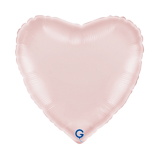 Světle růžový balonek ve tvaru srdce jako jemná dekorace na oslavu nebo baby shower