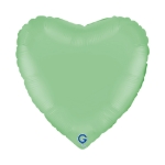 Matně zelený balonek ve tvaru srdce jako moderní dekorace na svatbu nebo oslavu