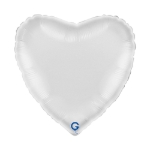 Bílý balonek ve tvaru srdce jako elegantní dekorace na svatbu nebo oslavu