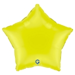 Matně světle zelený balonek ve tvaru hvězdy jako svěží dekorace na oslavu nebo dětskou party