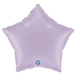 Matně liliový balonek ve tvaru hvězdy jako jemná dekorace na oslavu nebo baby shower