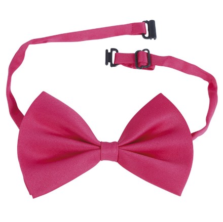 Tmavě růžový motýlek 11 cm samostatně na bílém pozadí